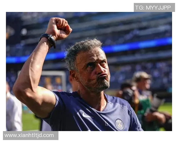 历史上从球星到教练的传奇足球人物及其执教成就分析